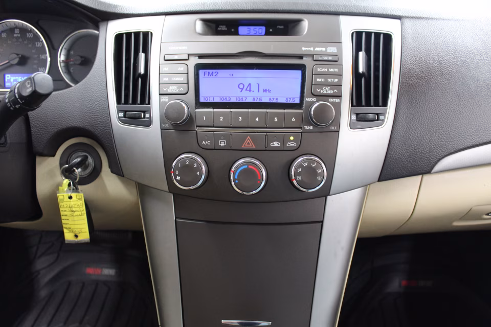 2010 Hyundai Sonata GLS - Photo 8