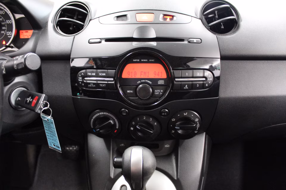 2013 Mazda Mazda2 Sport - Photo 8