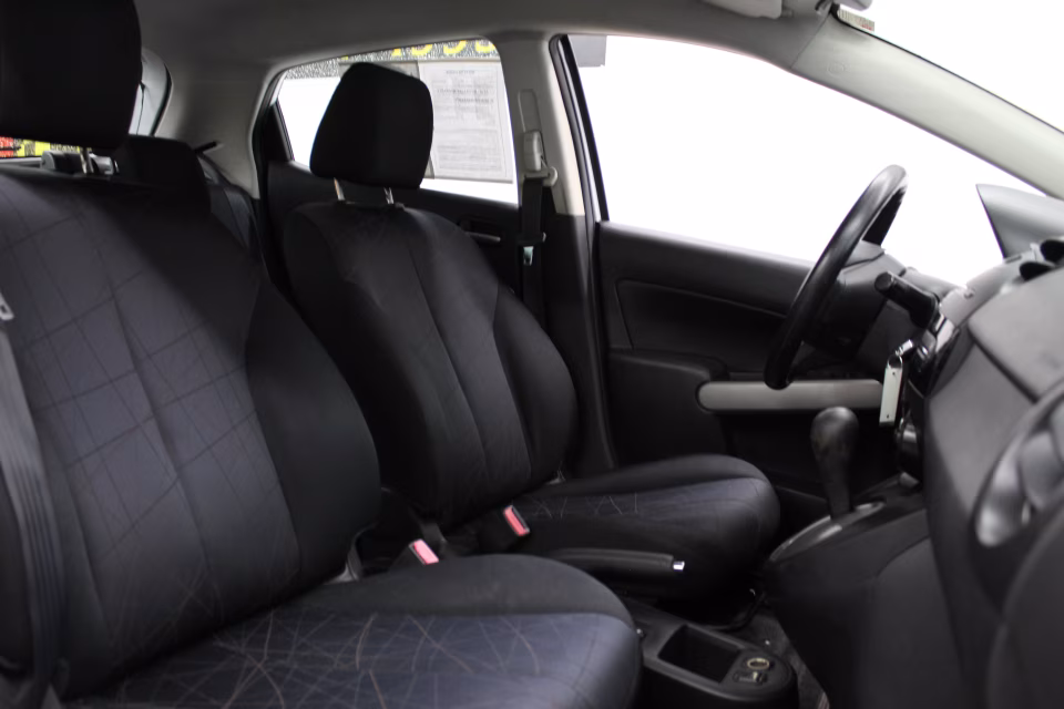 2013 Mazda Mazda2 Sport - Photo 6