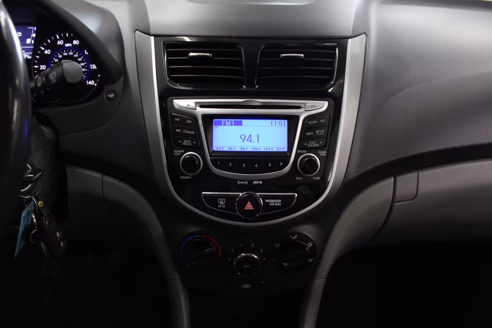2014 Hyundai Accent SE - Photo 8