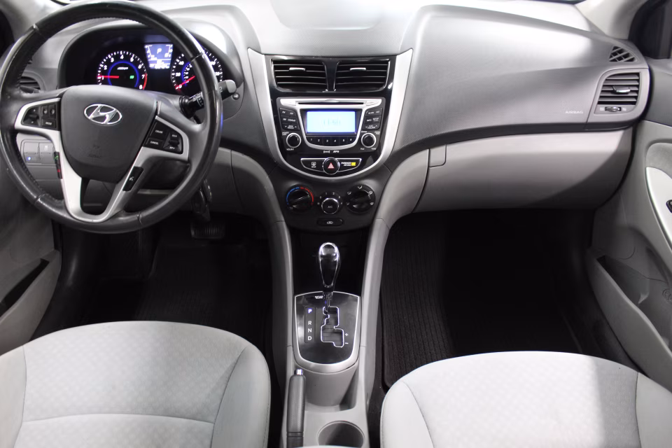 2014 Hyundai Accent SE - Photo 7