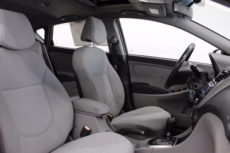 2014 Hyundai Accent SE - Photo 6